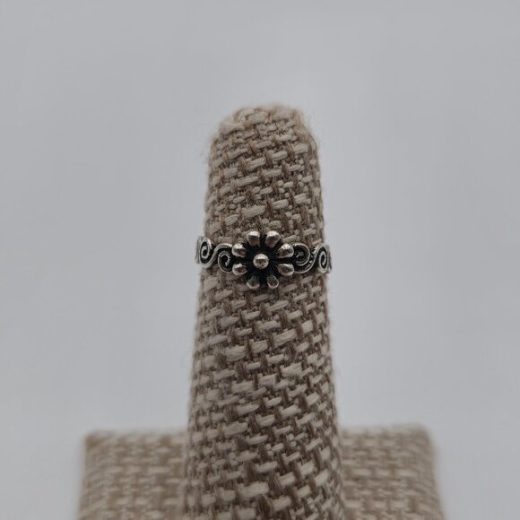 Size 4 Sterling Silver Tarnished Flower Toe Ring A2942 - Picture 1 of 7